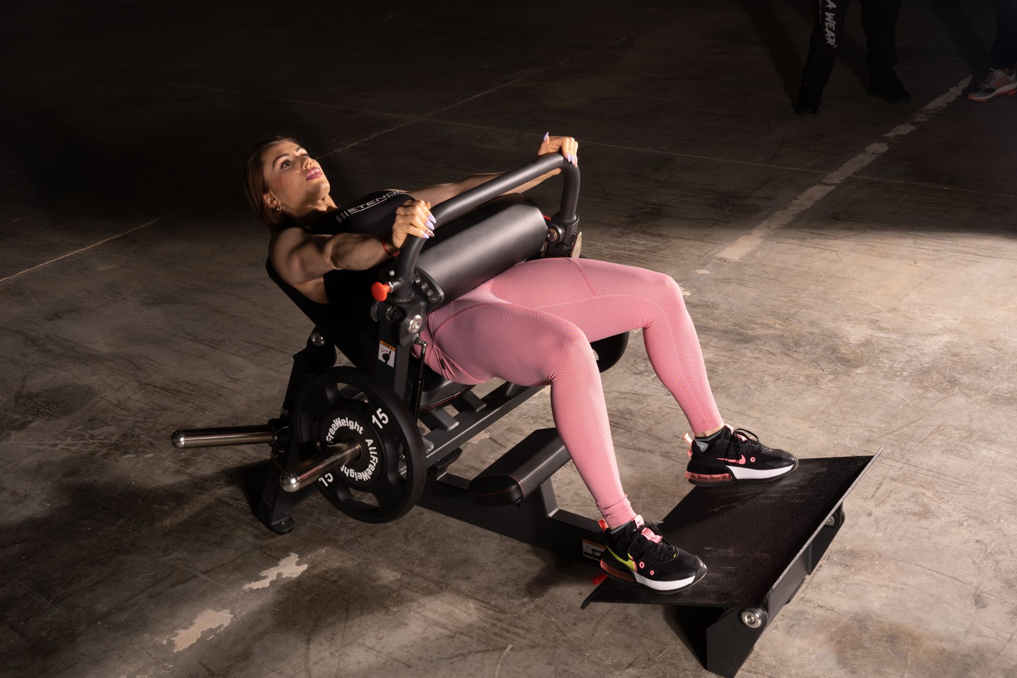Beneficios y entrenamiento efectivo con la máquina Hip Thrust / Glute